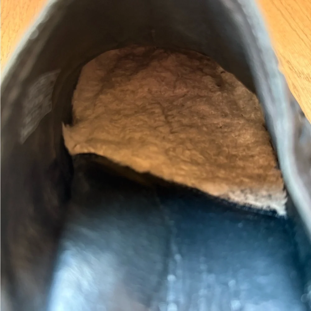 UGG Black Leather women Clogs